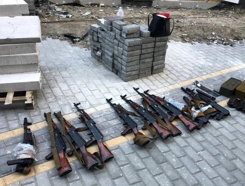 Не нашли десяток автоматов: Ким об учете оружия, которое выдавали в Николаевской области