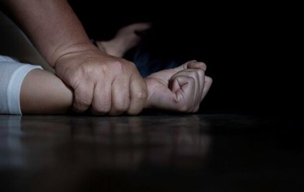 Закрив 12-річну дівчинку, ввів їй наркотик і зґвалтував: у Києві судитимуть 41-річного чоловіка