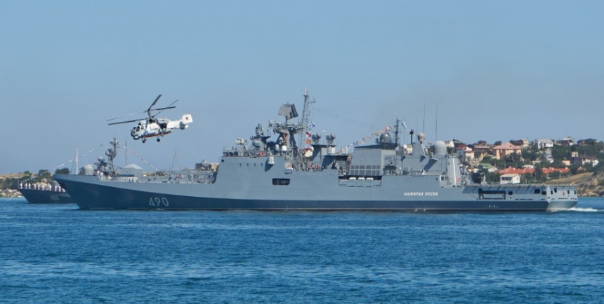 В Черное море на боевое дежурство враг вывел ракетоноситель - фрегат «Адмирал Эссен»