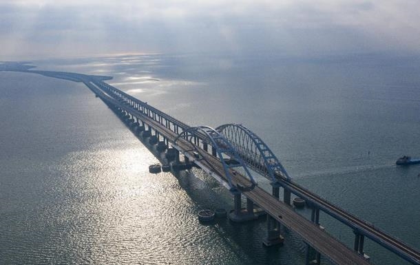 Росіяни посилили охорону Кримського мосту з півдня