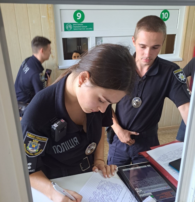 В сервисном центре МВД Николаева водитель хотел переоформить «БМВ», находящееся в розыске