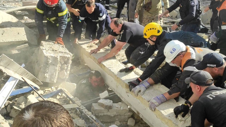 У Кривому Розі завершили рятувальні роботи: одна людина загинула, 54 поранених