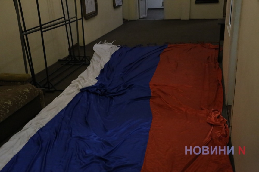 Почуття та війна: у Миколаєві показали виставу «Позивний Горобчик» (фоторепортаж)