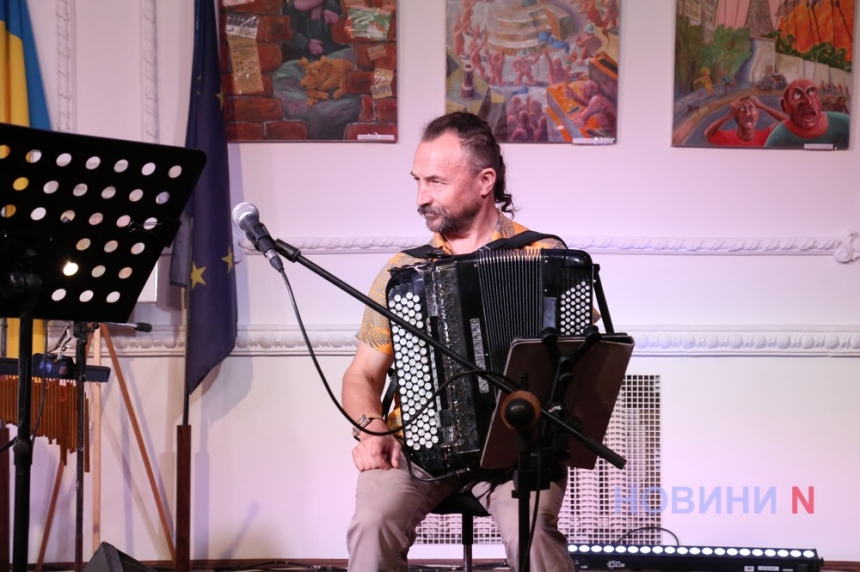«Україна In Jazzy Mood»: у Миколаївському театрі виступив колектив Acoustic band (фоторепортаж)