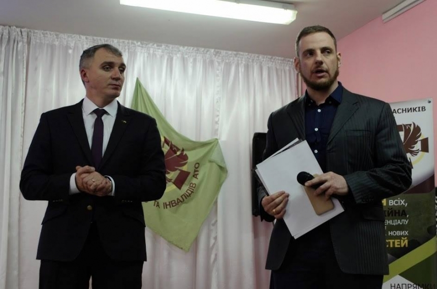 Боец ВСУ и активист призвал не подавать руку мэру Николаева Сенкевичу (видео)