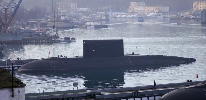 У Генштабі підтвердили знищення російського корабля та підводного човна у Севастополі