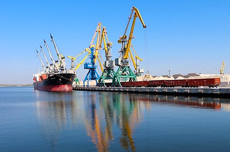 Украина готовится открыть порты для всех грузов, - FT