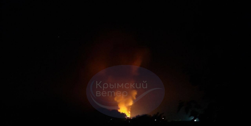 В Крыму сообщают о взрыве: в Севастополе виден столб дыма