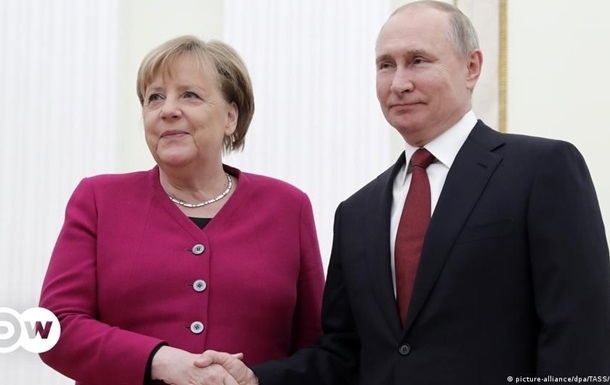 Прем'єр Польщі порівняв домовленості Путіна та Меркель із пактом Молотова