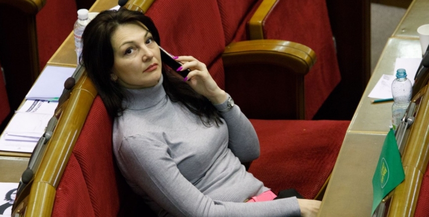 Перебросила взятку через забор: суд избрал меру пресечения нардепу Людмиле Марченко 