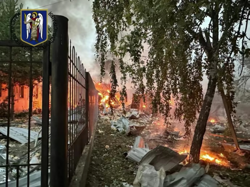 Масштабна ракетна атака по Україні: у Києві та ще 5 областях лунали вибухи