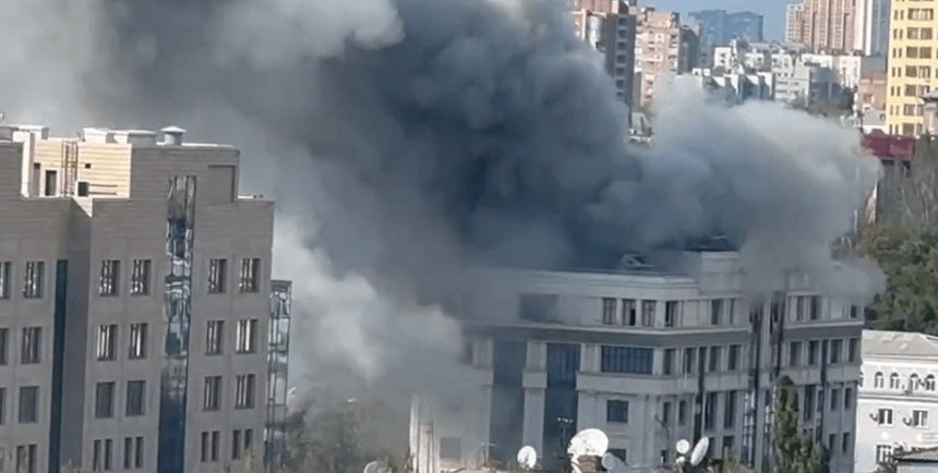 В центре оккупированного Донецка раздались взрывы (видео)