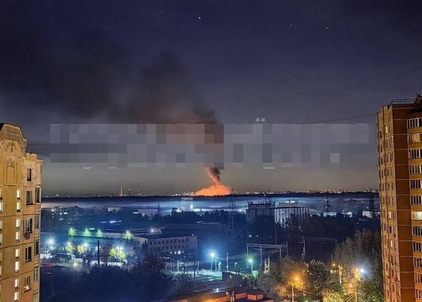 В Подмосковье прозвучали взрывы и начался пожар в районе военного аэродрома
