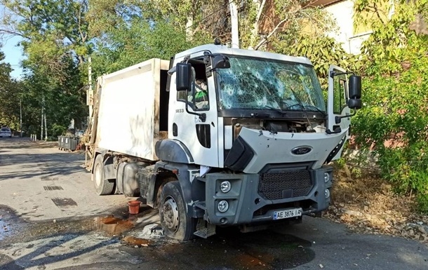 Росіяни вдарили по Херсону, поранено працівників комунального підприємства (фото)