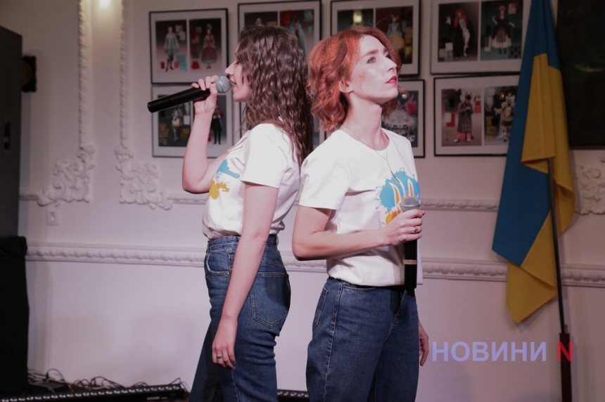 «У вирі театру, у вирі життя»: в Николаеве открылась выставка театральных художников» (фоторепортаж)