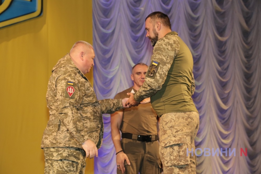 Герої серед нас: у День захисників та захисниць вручили нагороду «За оборону Миколаєва» (фото, відео)