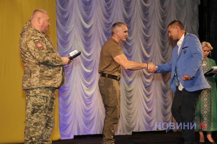 Герої серед нас: у День захисників та захисниць вручили нагороду «За оборону Миколаєва» (фото, відео)