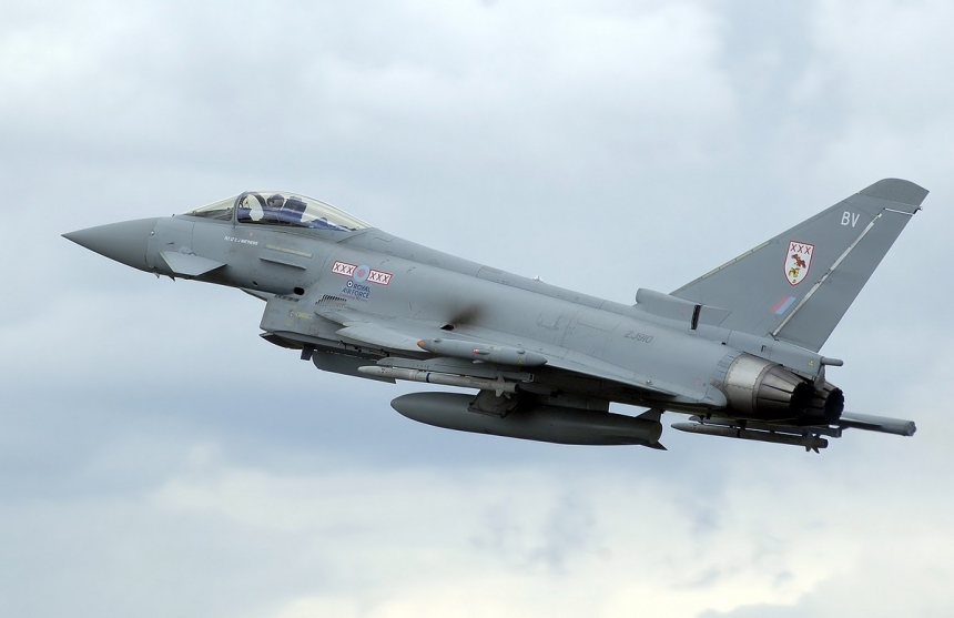 Великобритания разворачивает в Польше истребители Typhoon