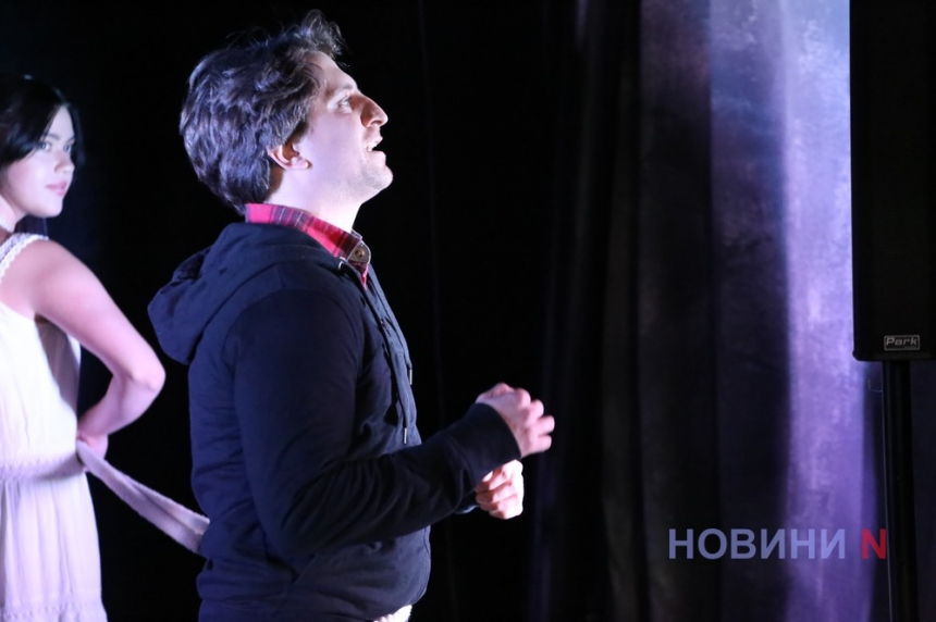 У гонитві за щастям, щастя можна втратити: у миколаївському театрі показали спектакль «Пропащі» (фоторепортаж)