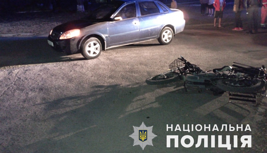 На Миколаївщині дві дівчинки на велосипеді потрапили під колеса автомобіля