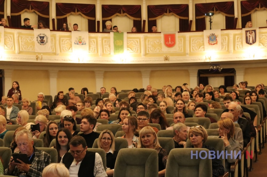 Коли немає надії, трапляються дива: у Миколаєві показали драму «Оскар та рожева пані» (фоторепортаж)