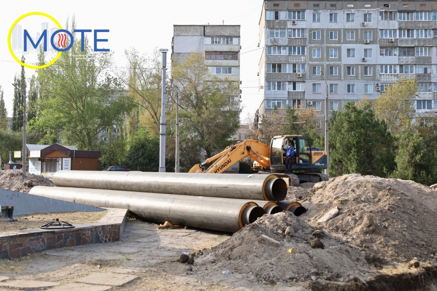 В густонаселенном микрорайоне Николаева меняют большой участок теплосети (фото)