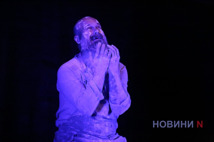 Зрада не прощається ні Богом, ні людьми: моновистава «Юда» на миколаївській сцені (фоторепортаж)