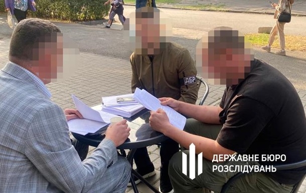 Работник военкомата в Запорожье незаконно изъял у предприятия авто на 11 млн