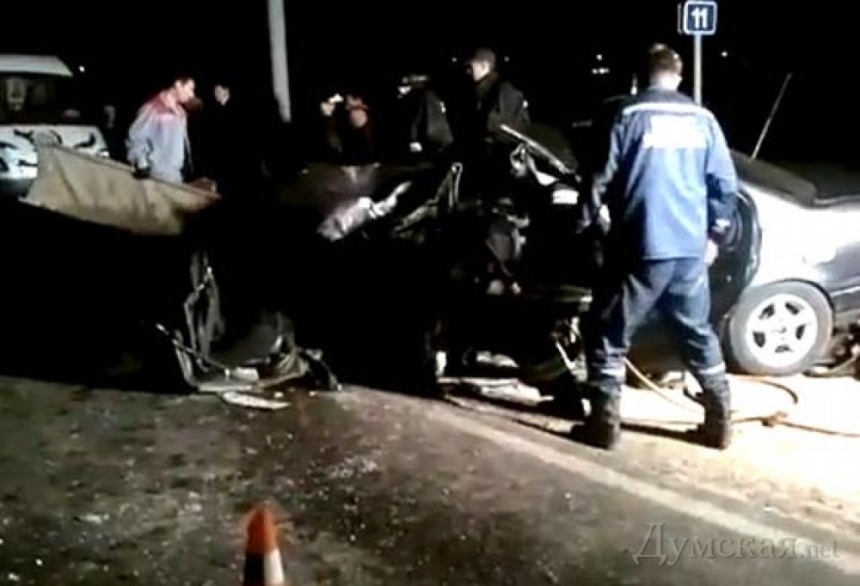 ДТП под Одессой: врезавшись в маршрутку, погибла девушка-водитель иномарки 