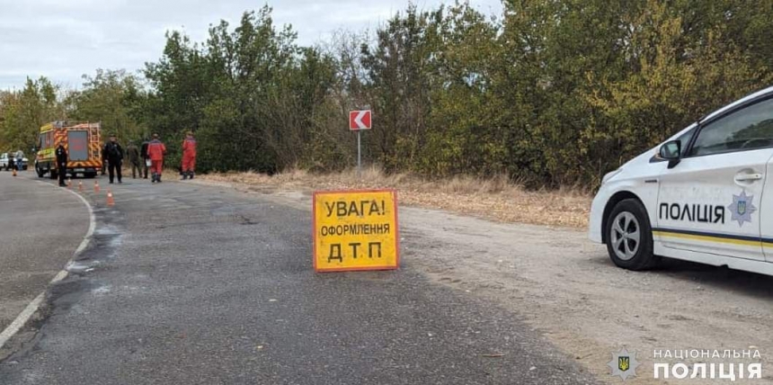 В Николаевской области «Ауди» съехал в кювет: один пассажир погиб, второй получил травмы