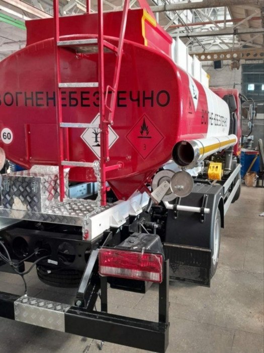 Український виробник виготовив новий автомобільний паливозаправник (фото)