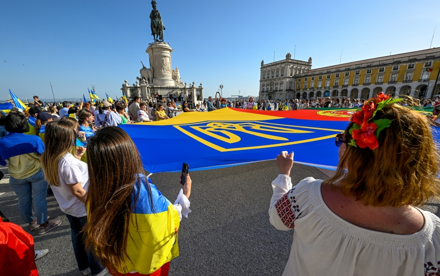 Власти Португалии продлили срок действия разрешений временной защиты для украинцев