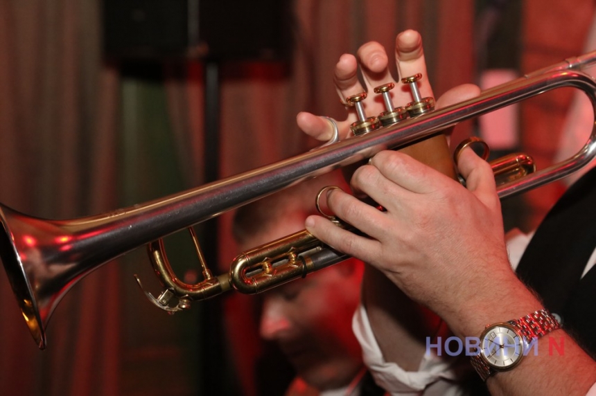 \"Джаз у укритті\": яскравий музичний подарунок для миколаївців (фоторепортаж)