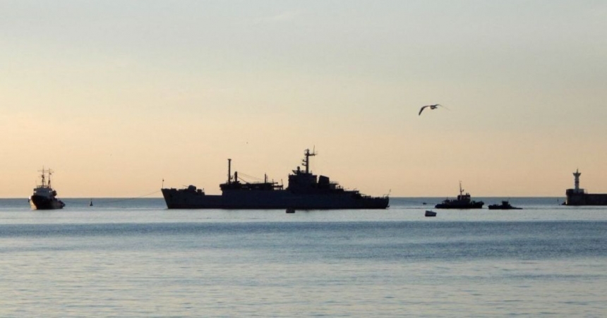 Російський Чорноморський флот поступово тікає з Криму, - Зеленський