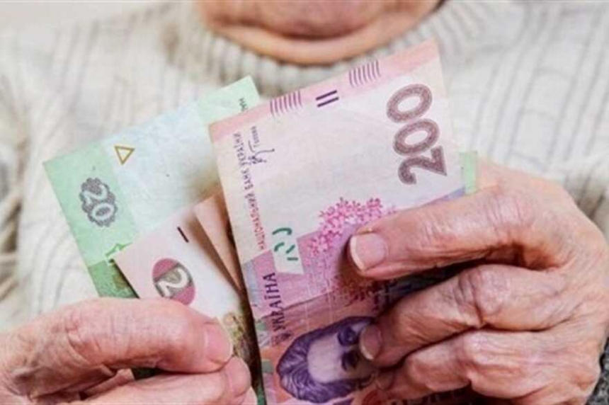 У Миколаївському районі пенсіонери втратили всі свої заощадження, поговоривши з шахраєм