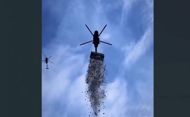 У Чехії з гелікоптера скинули мільйон доларів (відео)