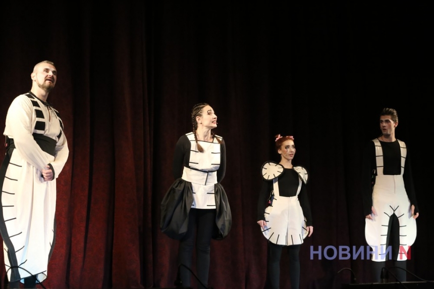 Театр – юному глядачеві: маленьких миколаївців порадували яскравою постановкою (фоторепортаж)