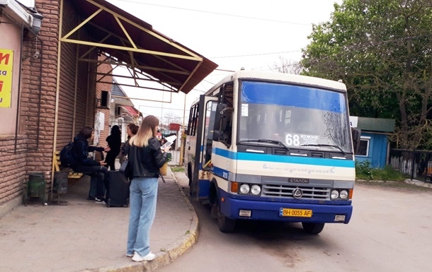 На Одещині жінка випала з маршрутки під час руху