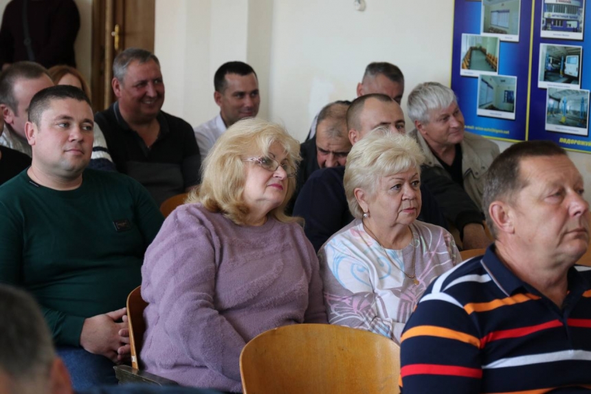 Наймасовіше свято: у Миколаєві привітали працівників транспорту та дорожнього господарства