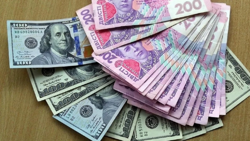 Національний банк знизив офіційний курс долара до мінімуму