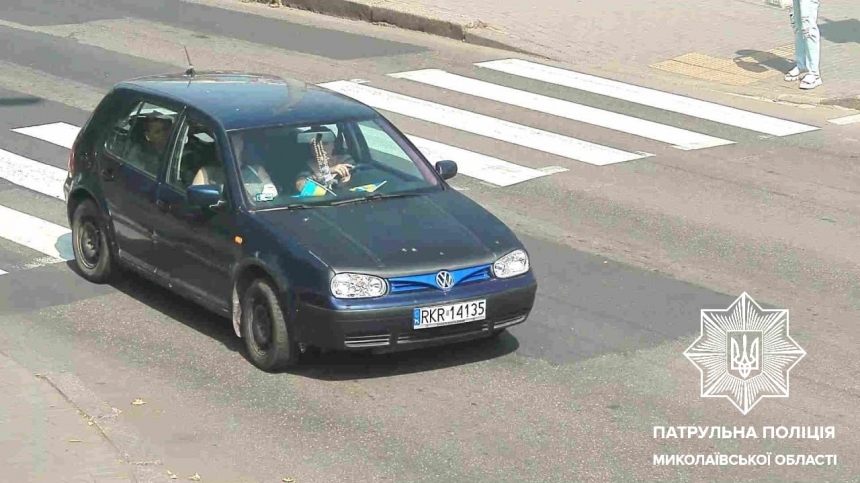В Николаеве «Фольксваген» врезался в «Ситроен» и уехал – полиция разыскивает авто