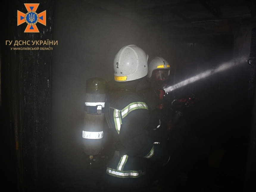 На Миколаївщині горіла квартира: пожежники евакуювали мешканців