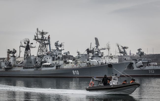 Взрывы в Керчи: оккупанты говорят о сбитии ракет над доком, мог пострадать корабль РФ