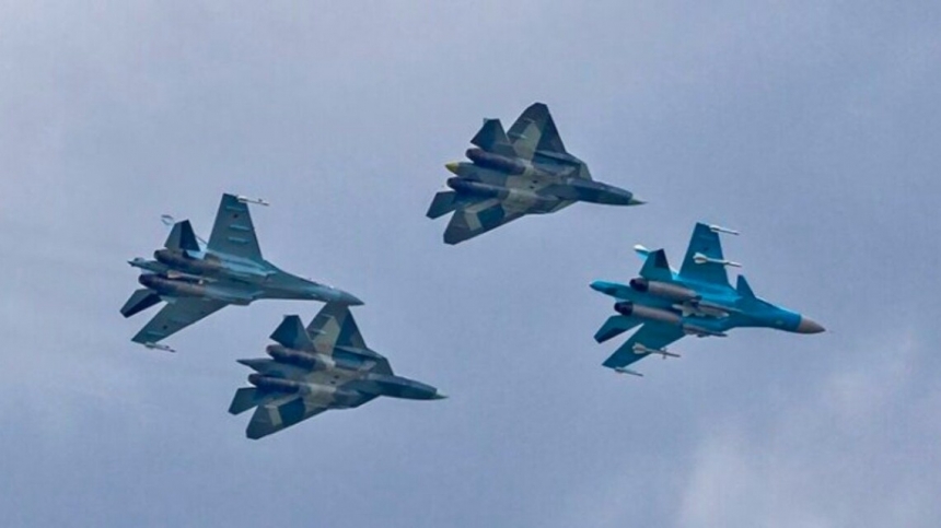 На півдні активізувалася авіація ворога: у Миколаївській області оголошено тривогу
