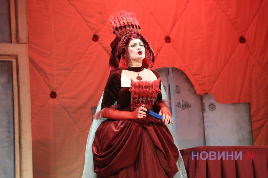 Іпохондрія завдовжки 350 років: у Миколаївському театрі пройшов преспоказ вистави «Удаваний хворий» (фоторепораж)