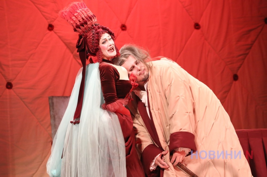 Іпохондрія завдовжки 350 років: у Миколаївському театрі пройшов преспоказ вистави «Удаваний хворий» (фоторепораж)