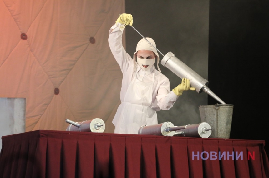 Ипохондрия длиной в 350 лет: в Николаевском театре прошел пресс-показ спектакля «Мнимый больной» (фоторепораж)