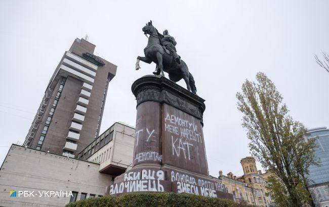 Кабмин разрешил демонтировать в Киеве памятники Пушкину и Щорсу 