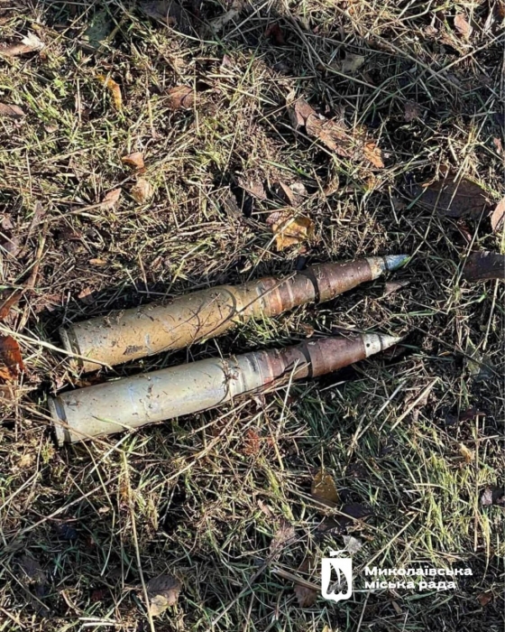 У сквері Миколаєва під листям знайшли снаряди (фото)