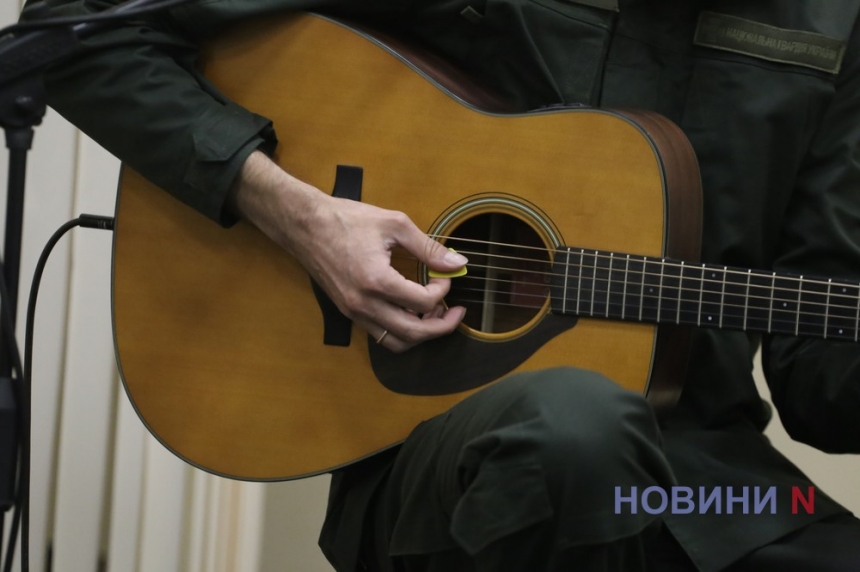 «Осень in blue»: николаевских ценителей музыки порадовал «Acoustiс band» (фоторепортаж)